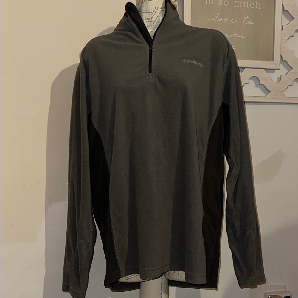 Columbia Gray and Black Men's Sweatshirt